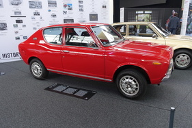 Datsun 100A (1971) – auch als Cherry bekannt – Sonderausstellung "Big in Japan" in der Autoworld Brüssel
