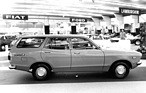 Datsun 120 Y Station Wagon - klassische Konstruktion mit Frontmotor und Heckantrieb in Verbindung mit einer Starrachse können beim Kombi durchaus Vorteile bieten - am Genfer Automobilsalon 1974