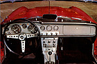 Datsun 1600 Sports (1966) – das von August 1964 bis Februar 1967 verbaute, silberfarbene Armaturenbrett mit sieben Instrumenten