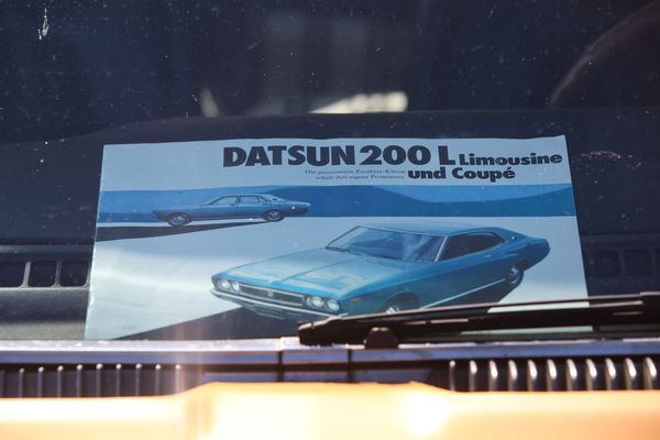 Datsun 200 L (1974) - auch der Prospekt ist an Bord - Dolder Classics September 2018