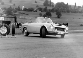 Datsun 2000 Sports (1967) – Pressevorführung des Schweizer Importeurs auf dem Flugplatz Triengen am 7. September
