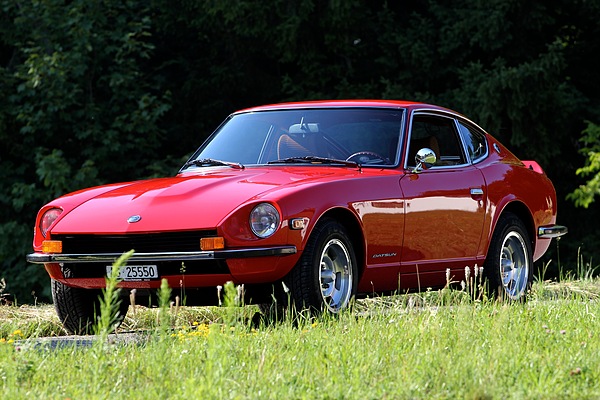Datsun 240 Z (1974) - ein klassischer Sportwagen mit langer Haube und kurzem Passagierraum