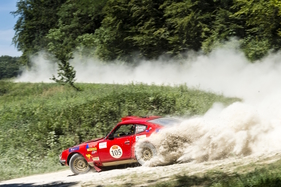 Datsun 240Z (1973) - Gesamtsieger bei den "Classics" - voller Einsatz - Rallye Peking-Paris 2016