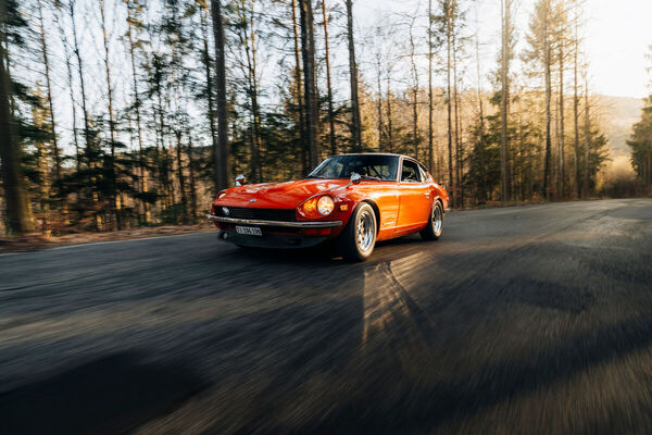 Datsun 240Z mit KW Klassik-Fahrwerk