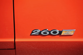 Datsun 260 Z 2+2 (1977) - deutliche Beschriftung auf der Flanke