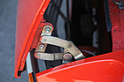 Datsun 260 Z 2+2 (1977) - massive Scharniere für die Haube