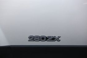 Datsun 280 ZX (1982) - Typenschriftzug auf der Flanke