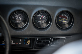 Datsun 280 ZX (1982) - Zusatzinstrumente für Öltemperatur, Öldruck, Stromhaushalt und die Uhrzeit (digital)