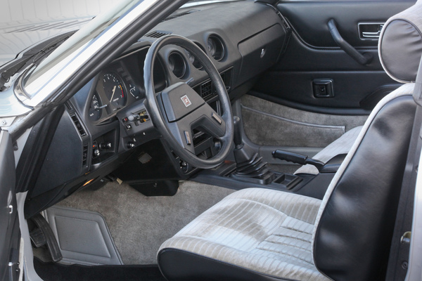 Datsun 280 ZX (1982) - flauschige Sitze und Teppiche