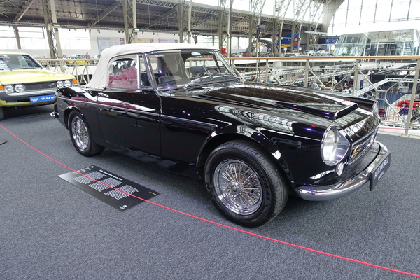 Datsun Fairlady Sports 2000 (1968) – erinnert an britische Roadster – Sonderausstellung "Big in Japan" in der Autoworld Brüssel