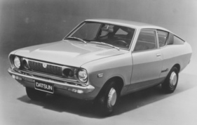 Datsun Sunny 120 Y Coupé (1974) – charakteristischer Kühlergrill des Coupés