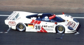 Dauer 962 LM (1994) – Im Verlauf des Rennens machte sich Singer Sorgen über Ölverlust aus den Antriebswellenmanschetten. Würde genug Schmierstoff übrig bleiben, um das Rennen zu beenden?