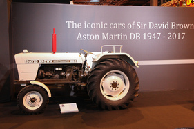 Bild David Brown 990 (1966) - Traktor, Teil der David Brown Sonderschau - Rétromobile Paris 2017