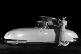 Davis Divan (1948) – Pressefoto zur Demonstration des abnehmbaren Hardtops