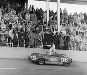 Daytona 1962 - Sieger Dan Gurney im Lotus 19 - Kurz nach dem Ziel-Durchrollen stieg er aus dem defekten Fahrzeug