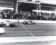 Daytona 1962 - Sieger Dan Gurney im Lotus 19 - Warten vor der Zieldurchfahrt