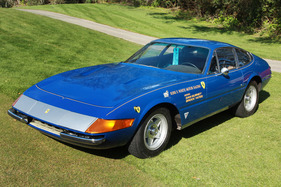 Daytona mit US-typischer Pinstripe-Livrée. Die Aufschrift identifiziert diesen Ferrari 365 GTB/4... Daytona mit US-typischer Pinstripe-Livrée. Die Aufschrift identifiziert diesen Ferrari 365 GTB/4...
