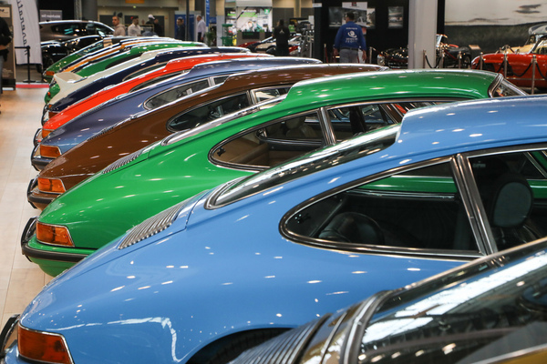 Image: A duck tail stands out in between: the rear views of the Porsche 911 at "Boxer Motor" - Retro Classics Stuttgart 2023