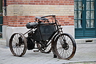 Bild: De Dion Bouton Tricycle (1898) – als Lot 13 an der Versteigerung "Automobile Legends – The Peninsula Paris 2026" von Artcurial