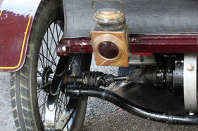De Dion Bouton Vis-à-Vis Serie D (1899) - natürlich mit der DeDion-Hinterachse, die es bis in die Siebzigerjahren noch an manchem Sportwagen gab - am ZCCA 2016