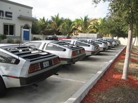 De Lorean DMC-12 (1981) - 2010 bot ein Service- und Restaurationsbetrieb in Florida eine ganze Reihe (fast) neuwertiger De Loreans an (1981)