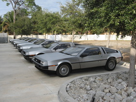 De Lorean DMC-12 (1981) - 2010 bot ein Service- und Restaurationsbetrieb in Florida eine ganze Reihe (fast) neuwertiger De Loreans an De Lorean DMC-12 (1981) - 2010 bot ein Service- und Restaurationsbetrieb in Florida eine ganze Reihe (fast) neuwertiger De Loreans an