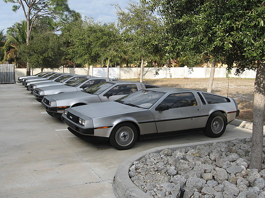 De Lorean DMC-12 (1981) - 2010 bot ein Service- und Restaurationsbetrieb in Florida eine ganze Reihe (fast) neuwertiger De Loreans an