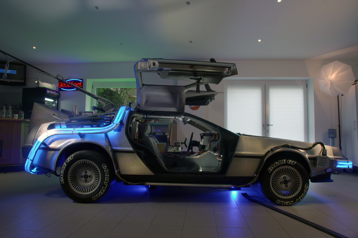 De Lorean DMC-12 (1982) - Filmauto-Replika - die perfekte Replika des Filmautos aus dem ersten Teil der Triologie "Back to the Future"