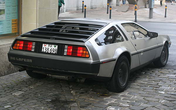 De Lorean DMC-12 (1982) - Heckansicht des Produktionsfahrzeugs - aufgenommen 2007