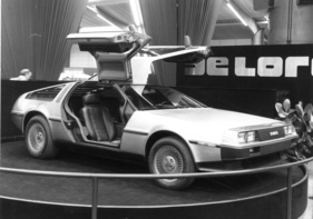 De Lorean DMC - Ein Blickfang ist der Flügeltürer am Genfer Autosalon 1981