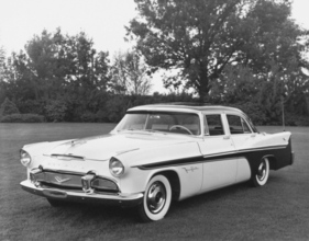 De Soto Fireflite 4-Door Sedan (1956) – mit Gittergrill statt der verchromten Haifischzähne