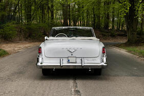 De Soto Fireflite Convertible (1955) – Das Heck gibt sich schlicht. Ein Modellschriftzug fehlt