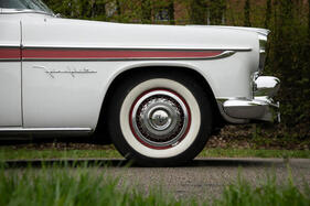 De Soto Fireflite Convertible (1955) – Drahtspeichen-Radkappen waren optional erhältlich