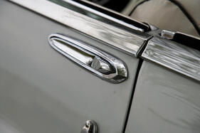 De Soto Fireflite Convertible (1955) – Ein Hauch 300 SL: versenkte Türgriffe, die auf Knopfdruck hervorspringen