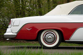 De Soto Fireflite Convertible (1955) – Zweifarbige Zweiklassengesellschaft: dem billigeren Firedome fehlte die abgesetzte Hüfte