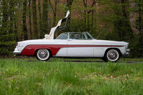 De Soto Fireflite Convertible (1955) – bei der zweitteuersten Marke im Konzern war das Verdeck natürlich elektrisch (1955)