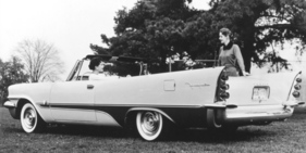 De Soto Fireflite Convertible (1957) – am Cabriolet wirken die neuen Heckflossen besonders dramatisch (1957)
