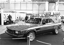 De Tomaso Longchamp GTS (1982) - am Genfer Automobilsalon von 1982 - mit Kotflügelverbreiterungen und wuchtigen Pirellireifen, der Motor kommt von Ford