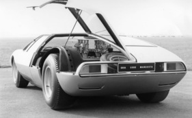 De Tomaso Mangust (1966) - bei der ersten Präsentation noch als Ghia Mangusta 5000 bezeichnet