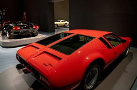 De Tomaso Mangusta (1967) - in der Ausstellung "PS:. Ich liebe Dich. Sportwagen-Design der 1950er - 1970er Jahre"