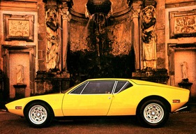 De Tomaso Pantera (1971) - Silhouette des neu präsentierten Mittelmotorsportwagens - Aufnahme aus dem Verkaufsprospekt