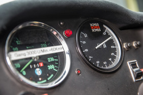 De Tomaso Pantera Gruppe 5 (1975) - Drehzahlmesser für optimale Sicht eingebaut