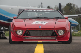 De Tomaso Pantera Gruppe 5 (1975) - geduckt steht er vor einem