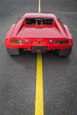 De Tomaso Pantera Gruppe 5 (1975) - trotz der Verbreiterungen findet die üppige Bereifung kaum Platz unter dem Fahrzeug De Tomaso Pantera Gruppe 5 (1975) - trotz der Verbreiterungen findet die üppige Bereifung kaum Platz unter dem Fahrzeug
