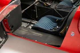 De Tomaso Sport 5000 Spyder Fantuzzi (1965) – Grosse Türen da kein Gitterwerk den Einstieg versperrt