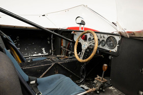 De Tomaso Sport 5000 Spyder Fantuzzi (1965) – Sicherungskasten mitten auf dem Fahrzeugrahmen
