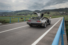 DeLorean DMC-12 (1981) - als sei er gerade aus der Zukunft oder der Vergangenheit gelandet ....