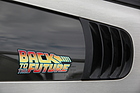 DeLorean DMC-12 (1981) - der passende Kleber auf der Seitenscheibe