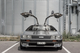 DeLorean DMC-12 (1981) - die Streifen hat ein späterer Besitzer aufgeklebt