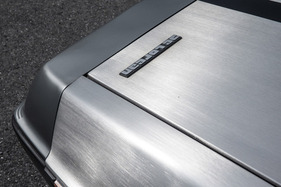 DeLorean DMC-12 (1981) - ein weiterer De-Lorean-Schriftzug